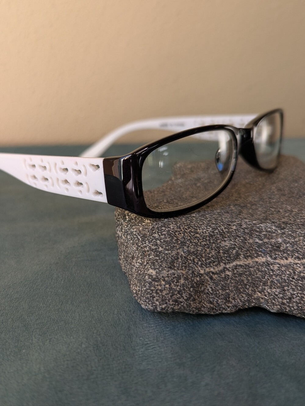 Stylish Black and White Women's Decorative Glasses